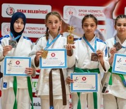 DÜZCE SPORCULARI JUDO SPOR TOTO MİNİKLER TÜRKİYE ŞAMPİYONASI’NDA 3 MADALYA KAZANDI!