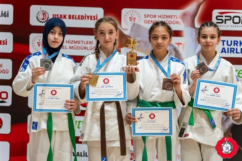 DÜZCE SPORCULARI JUDO SPOR TOTO MİNİKLER TÜRKİYE ŞAMPİYONASI’NDA 3 MADALYA KAZANDI!