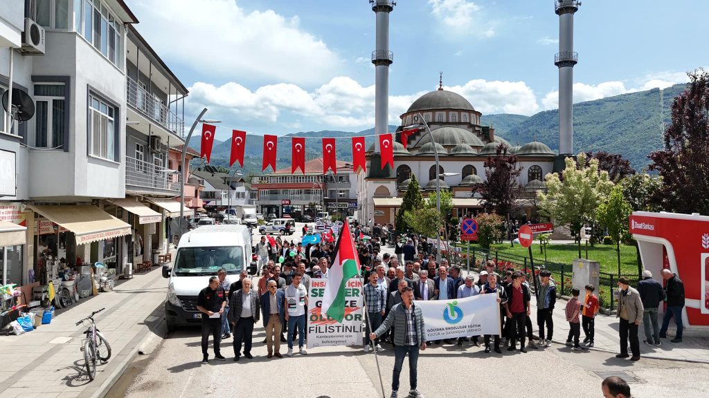 GÖLYAKA HALKI İSRAİL’İN GAZZE SALDIRILARINI PROTESTO ETTİ!