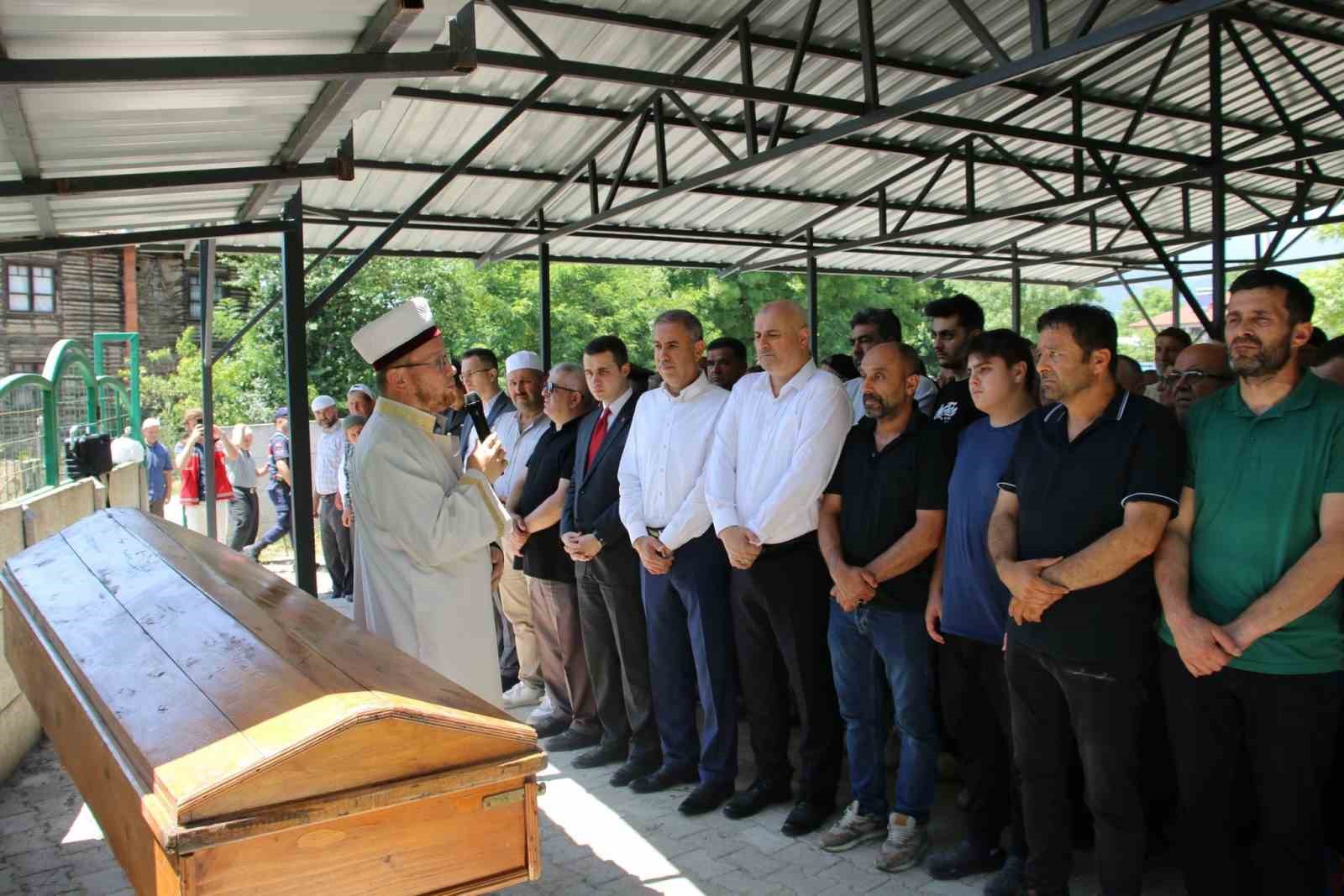 KIBRIS BARIŞ HAREKATI GAZİSİ CEMAL SAKALLI, ÇİLİMLİ’DE TOPRAĞA VERİLDİ