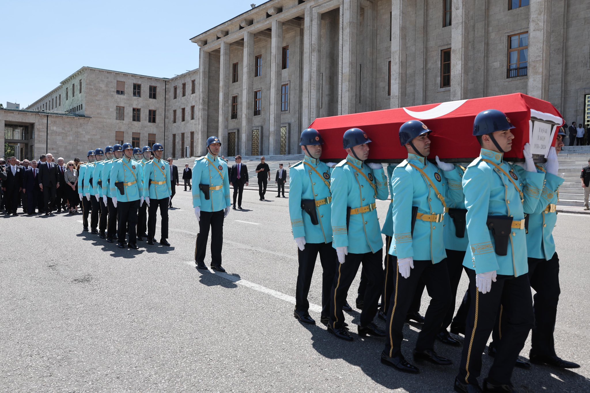 YAŞAR YAKIŞ İÇİN TBMM’DE TÖREN DÜZENLENDİ!