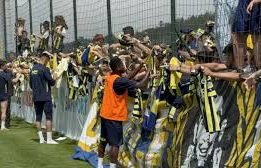 FENERBAHÇE TOPUK’TA TARAFTARININ KARŞISINDA İLK ANTREMANINI TAMAMLADI!