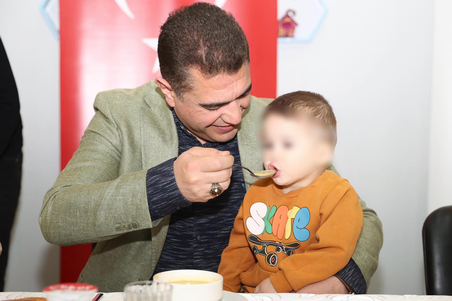 VALİ ASLAN İLK İFTARINI ÇOCUKLARLA BİRLİKTE YAPTI!