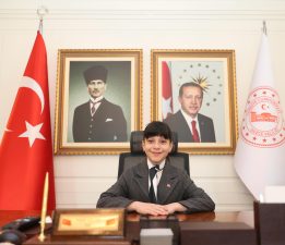 VALİ ASLAN KOLTUĞUNU NİL SU EYLÜL CAN’A DEVRETTİ!