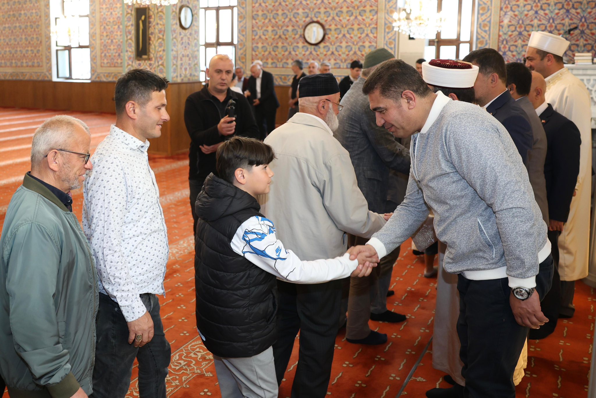 VALİ ASLAN VATANDAŞLARLA CAMİDE BAYRAMLAŞTI!