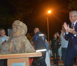 ALBAYRAK LENİN HEYKELİNİN AÇILIŞINI YAPTI!