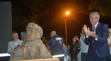 ALBAYRAK LENİN HEYKELİNİN AÇILIŞINI YAPTI!