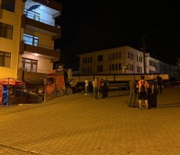 FRENİ BOŞALAN TIR MARKETE GİRDİ!