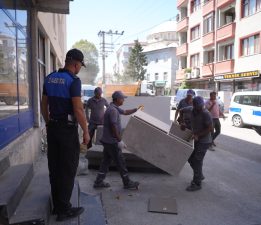 ÇEVREYİ KİRLETEN ESNAFA CEZA KESİLDİ!