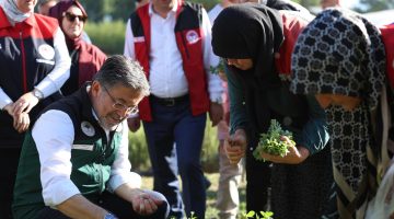 BAKANI YUMAKLI, TARIM AKADEMİSİ’Nİ ZİYARET ETTİ!