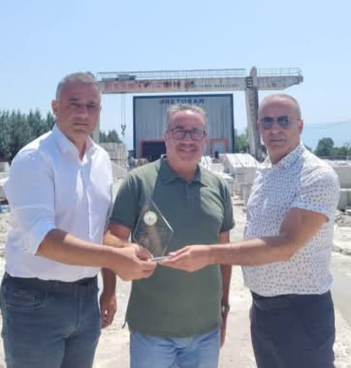 ÖNCÜ VE ÖRNEK KİMLİĞİ İLE DİKKAT ÇEKİYOR !