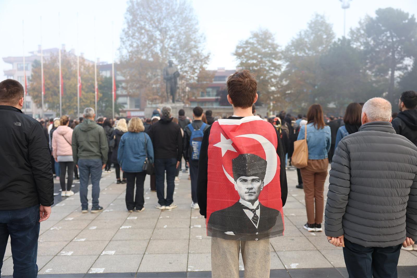 ULU ÖNDER ATATÜRK DÜZCE’DE ANILDI!
