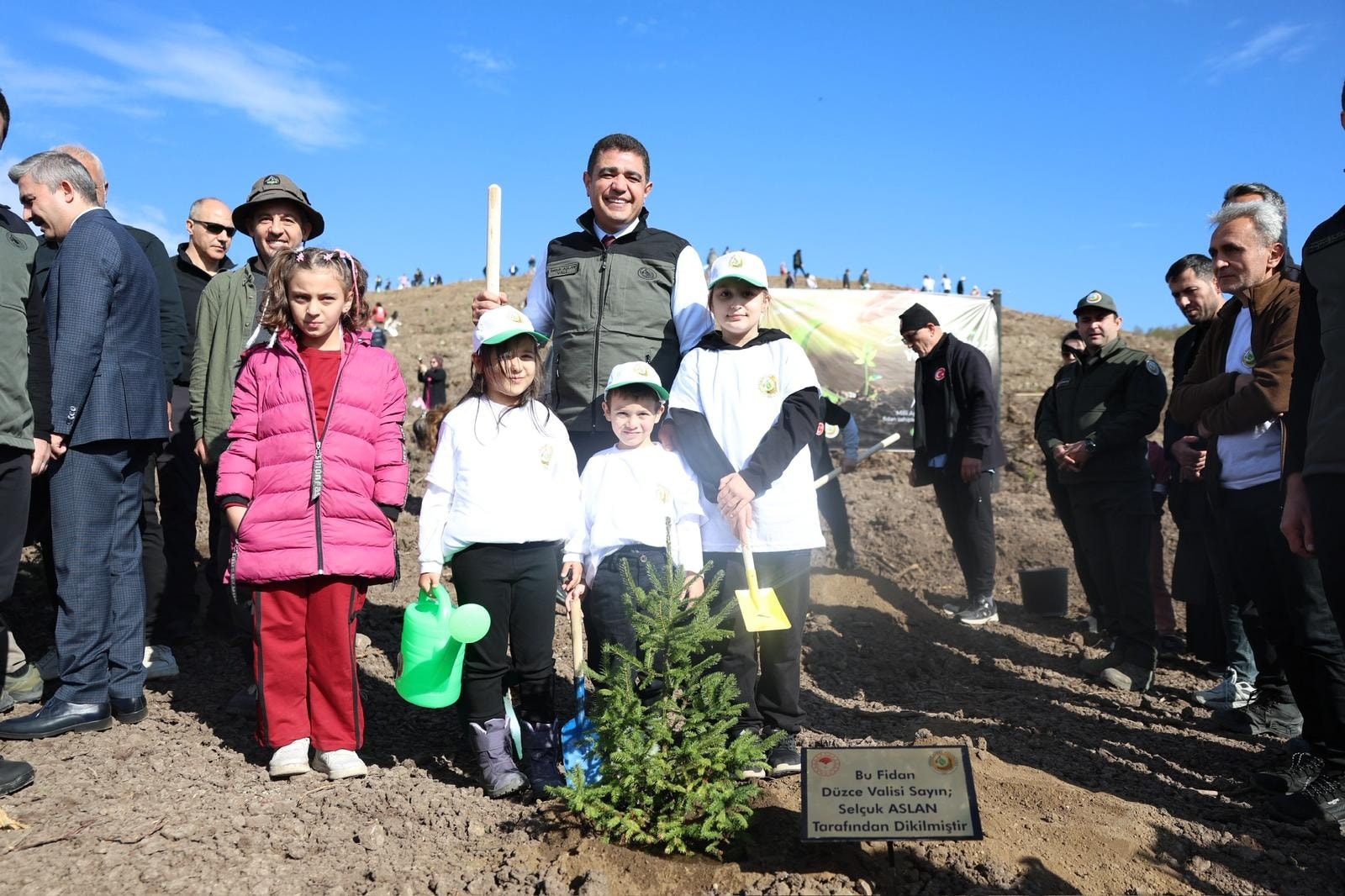 DÜZCE’DE 43 BİN FİDAN TOPRAKLA BULUŞTU!