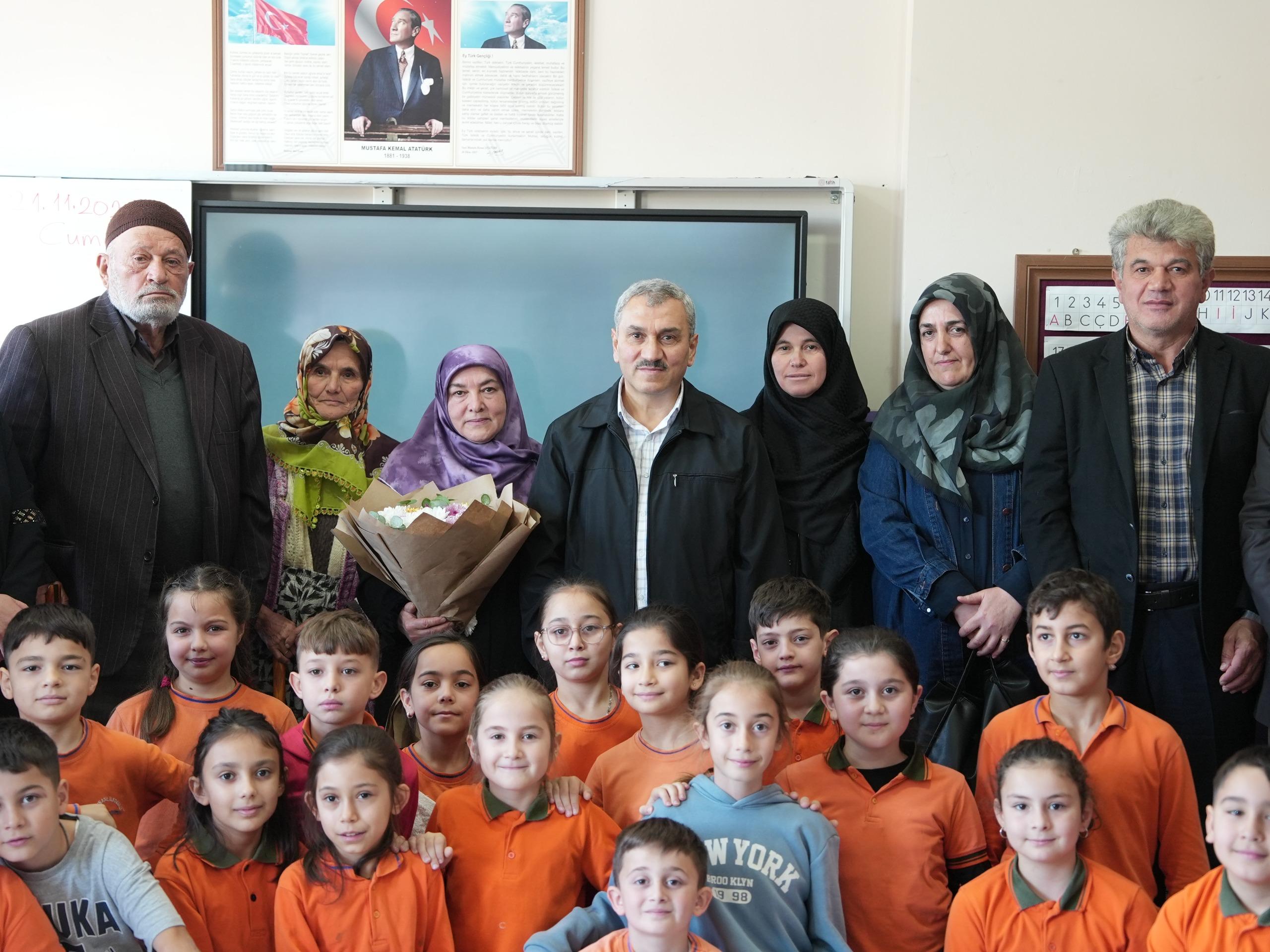 SABRİ ÖĞRETMENE UNUTULMAZ ÖĞRETMENLER GÜNÜ SÜRPRİZİ!