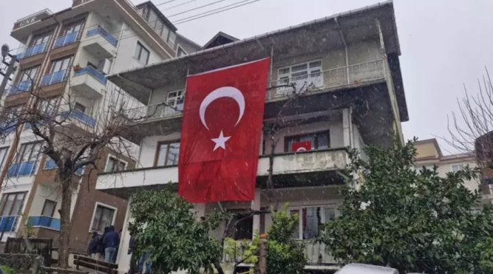 ŞEHİT POLİSİMİZİN BABA EVİNE ACI HABER VERİLDİ!