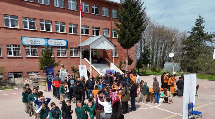 23 NİSAN COŞKUSU KÖY OKULUNA TAŞINDI!